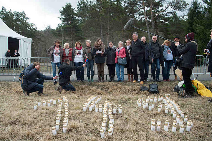 Deutsche Verwandte und Freunde von Opfern des Germanwings-Absturzes treffen sich in Le Vernet.