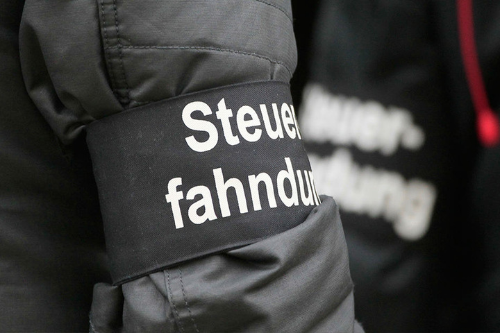 Steuerfahnder im Einsatz (Symbolbild).