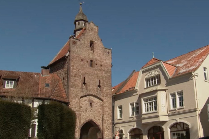 Um dieses Stadttor in Blomberg besser sehen zu können, wurde die Bäume gefällt.