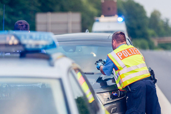 Immer wieder schnappt die Polizei Autodiebe auf den Autobahnen rund um Dresden.