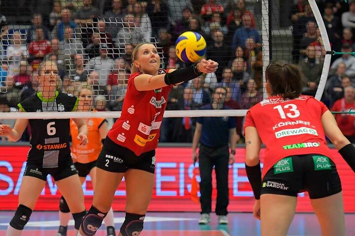 Zuspielerin Mareen von Römer musste zwischendurch viel laufen, um an die Bälle zu kommen und die Pässe spielen zu können.