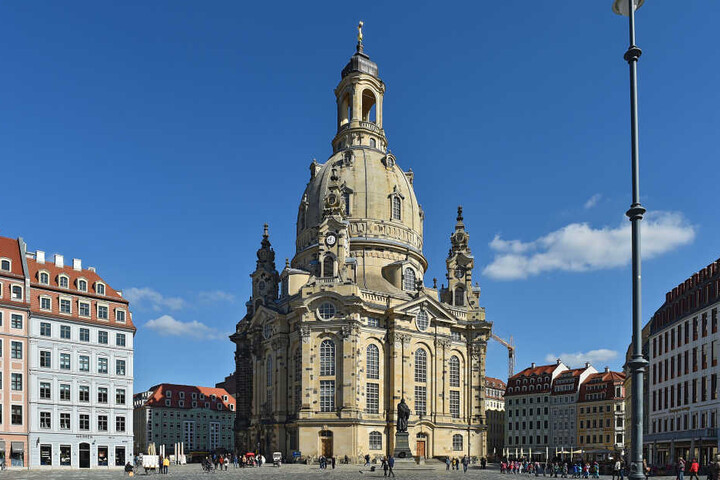 Neben der Frauenkirche will Beppo seine Galgen-Show aufführen.