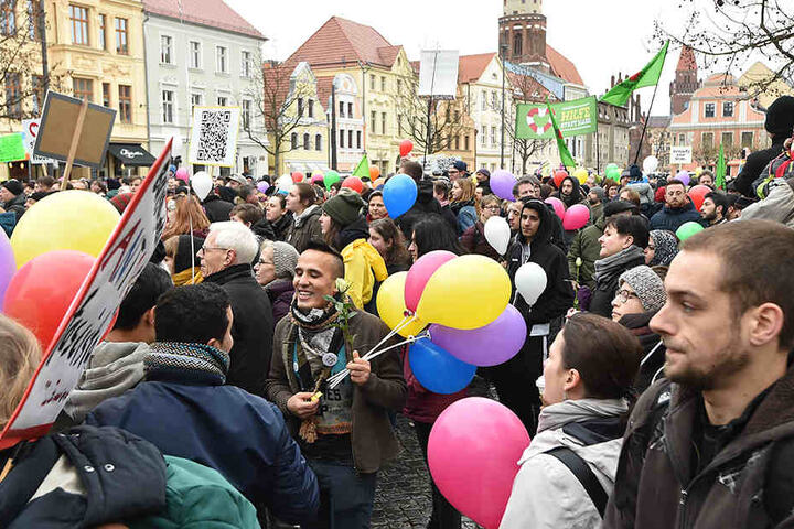 Rund 600 Teilnehmer bei der Demo "Leben ohne Hass" in Cottbus.