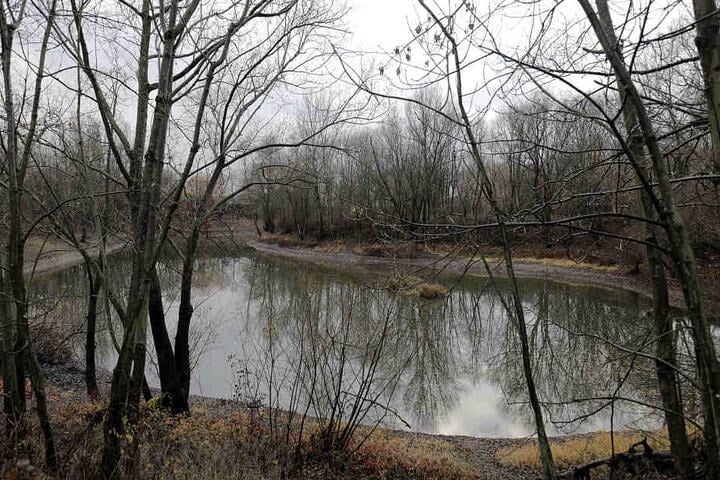 An einem See an der Straße Auf dem Mirzengrehn wurden die Kleiung und Tasche der 17-Jähringen gefunden.