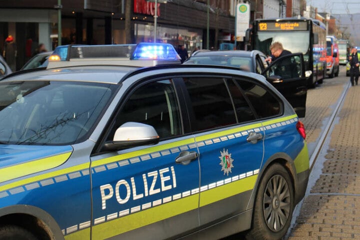 Die Polizei sperrte die Straße ab.