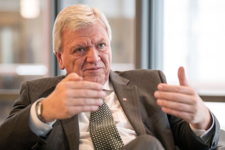 Seine Amtsgeschäfte führte Volker Bouffier (67, CDU) dennoch fort.