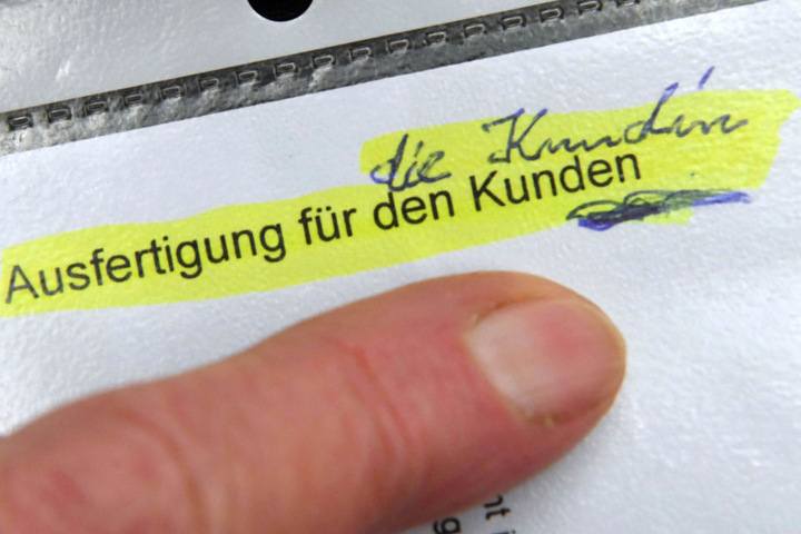 Die 80-jährige Klägerin wollte sich für die weibliche Anrede in Formularen durchsetzten.