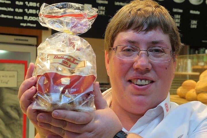 Madlen Müller (37) von der Wiener Feinbäckerei in der Altmarkt-Galerie gibt dicke Prozente auf Butterstollen.
