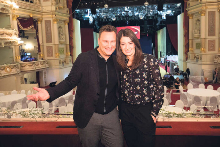 Guido Maria Kretschmer (51) und Linda Zervakis (41) - die Moderatoren der
Ballnacht. Sie haben einander den ersten Tanz versprochen.