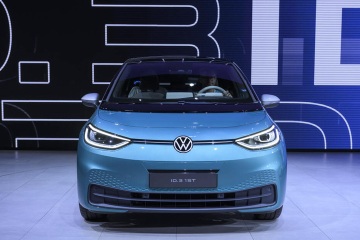 Das neue Elektroauto ID.3 der Marke Volkswagen wird bei der Volkswagen Group Night auf dem Messegelände der IAA (Internationale Automobil-Ausstellung) präsentiert.
