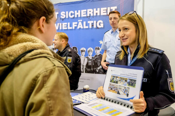 Auch die Polizei präsentiert sich wieder als Arbeitgeber auf der Messe.