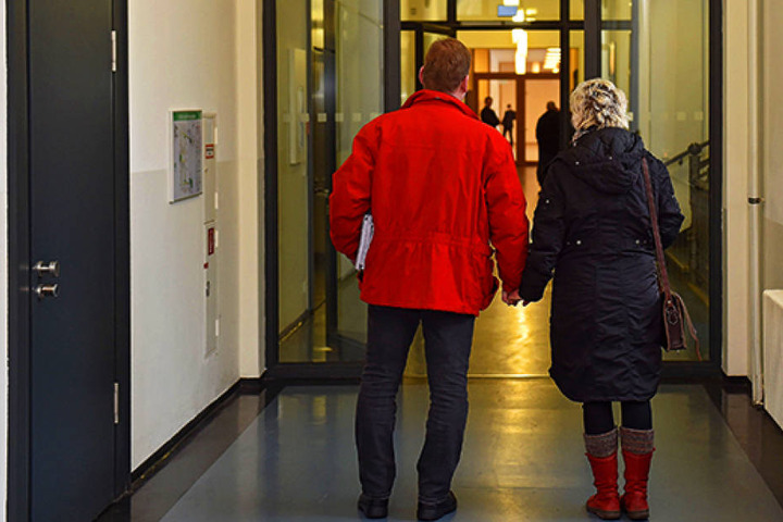Dietmar W. (41) und seine Frau Karin (39) kamen am Montag wieder umsonst ins
Gericht.