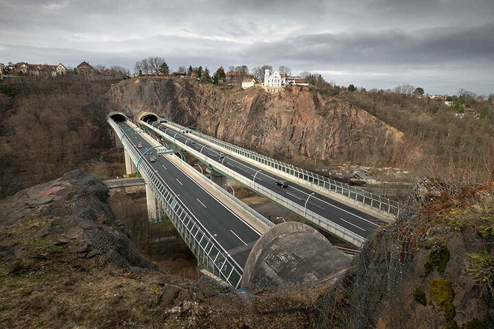 Hier kann es Dienstag und Mittwoch eng werden: Die Weißeritztalbrücke an der A 17 muss geflickt werden.