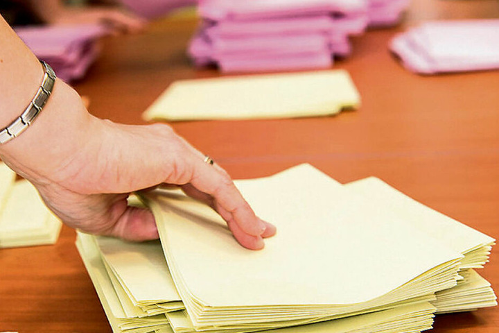 Nach Schließung der Wahllokale beginnt das große Zählen. Und manchmal muss auch nachgezählt werden.