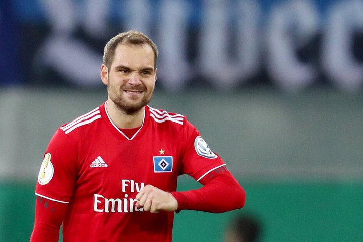 Pierre-Michel Lasogga hat den HSV gegen Paderborn mit einem Doppelpack ins Halbfinale im DFB-Pokal geschossen.
