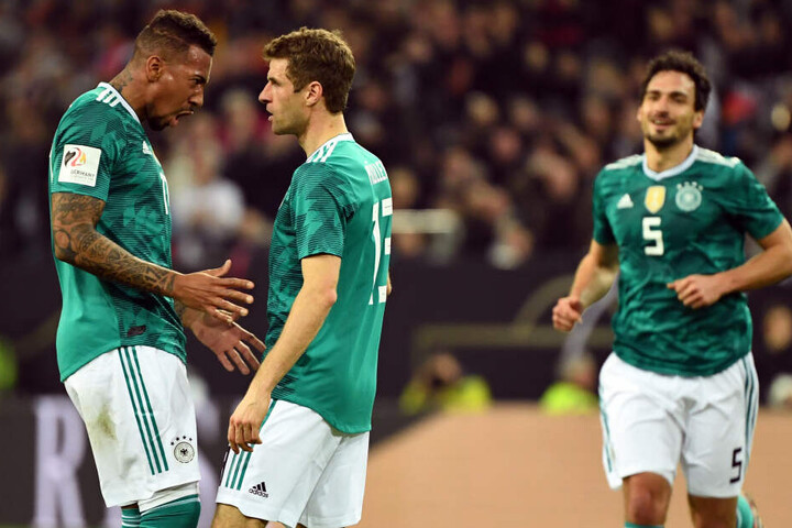 Jerome Boateng (l-r), Thomas Müller und Mats Hummels sind bei der nächsten EM 2020 nicht mehr dabei. (Archivbild)