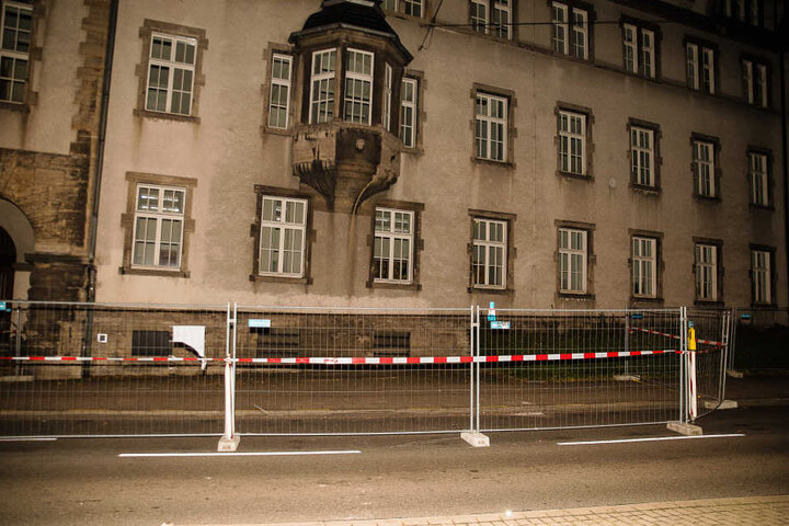 Die Fassade des alten Landgerichts ist denkmalgeschützt und wird momentan saniert.
