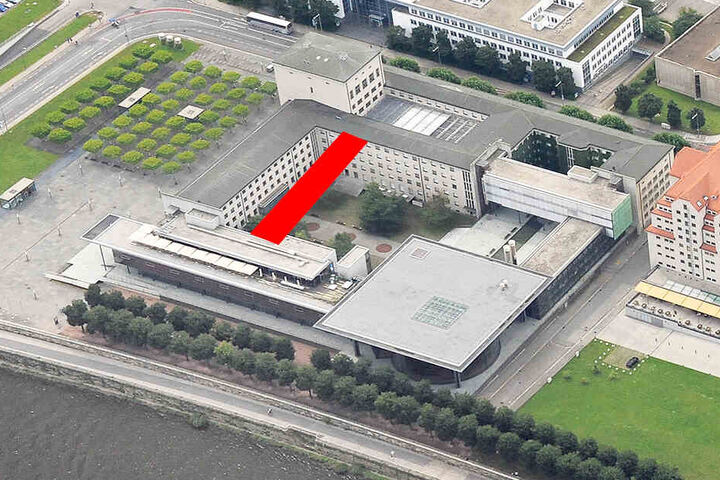 Sachsens Landtag von oben. Der Neubauriegel (hier rot eingezeichnet) soll im Innenhof zwischen Alt- und Neubau platziert werden.
