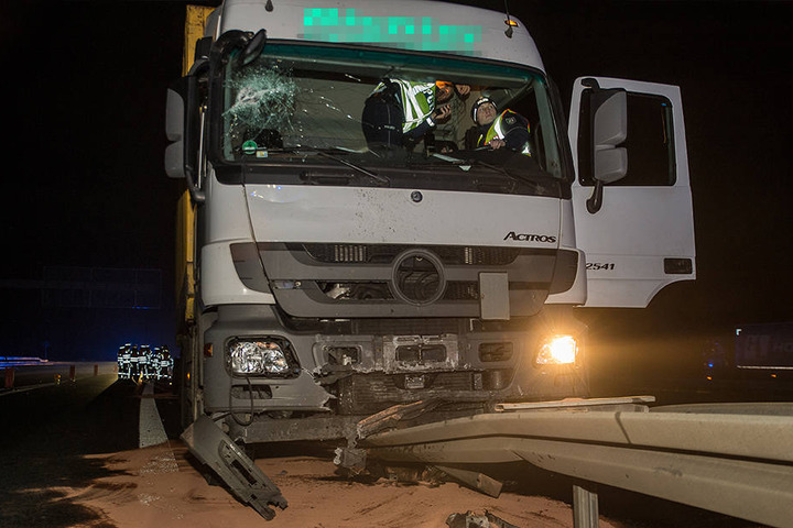 Der Truck kam erst nach rund 100 Metern zum Stehen.