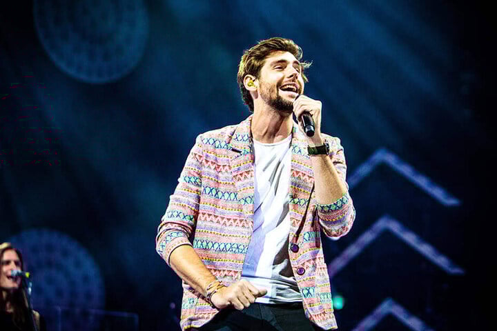 Er hat garantiert einen Sommerhit im Gepäck: "Sing meinen Song"-Star Alvaro Soler (28).