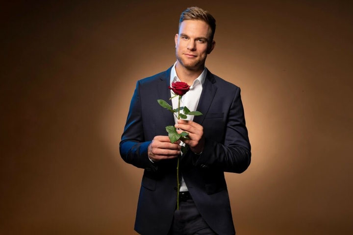 Der Bachelor 2020 wird am Ende nur einer Herzdame seine Rose überreichen.