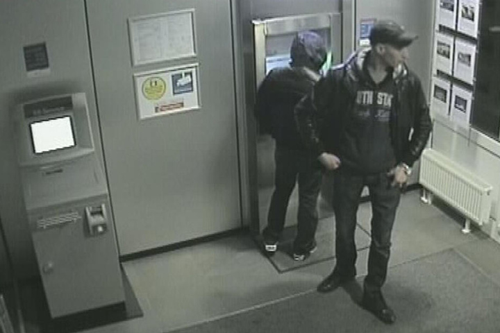 Die Polizei sucht nach den mutmaßlichen Tätern.