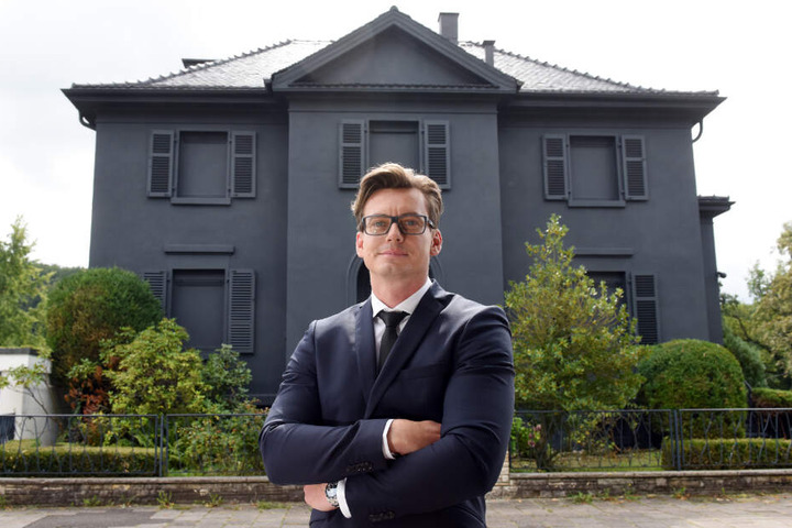Der Pforzheimer Künstler Andreas Sarow (Foto) will die 10.000 Euro Bußgeld, die er bezahlen muss, für einen nicht näher bezeichneten Zweck spenden.