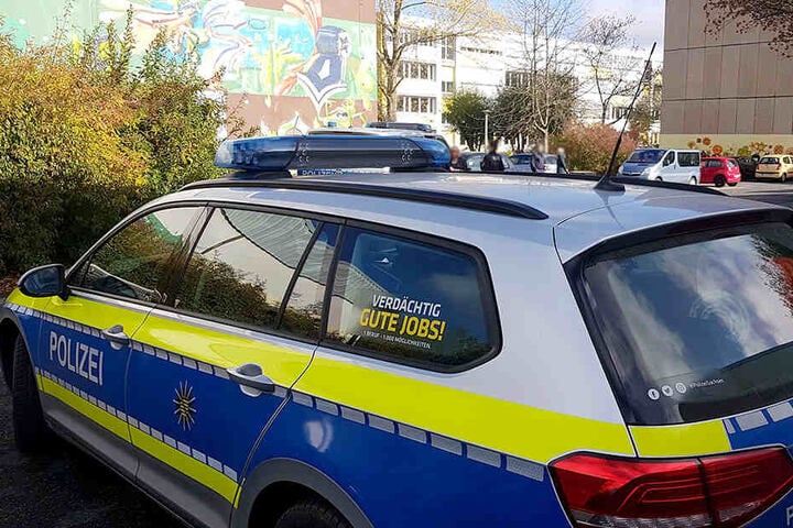 Die Polizei sperrte am Montag das Gebiet um die beiden Schulen ab.