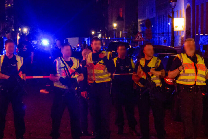Im Großeinsatz: Die Polizei Berlin sicherte den Tatort.