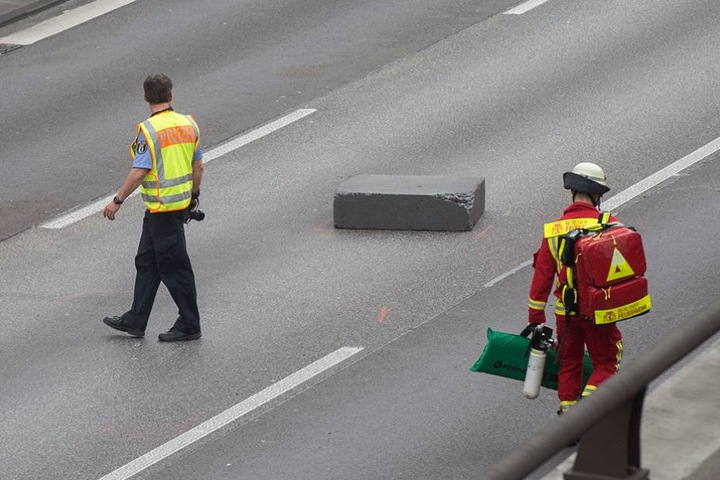 Der Styroporblock auf dem Mittelstreifen der Autobahn wurde für einen Betonklotz gehalten und löste eine Kettenreaktion aus.