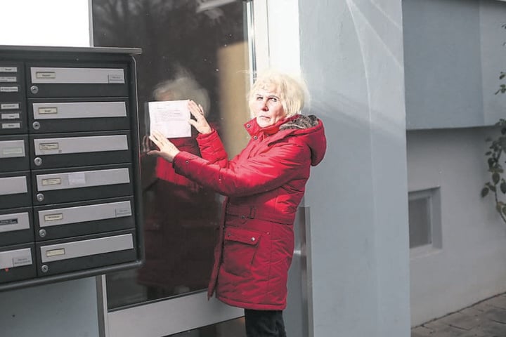 Kopfgeld-Aushang: 1000 Euro Belohnung verspricht die Seniorin für Hinweise, die zur Ergreifung des Täters führen.