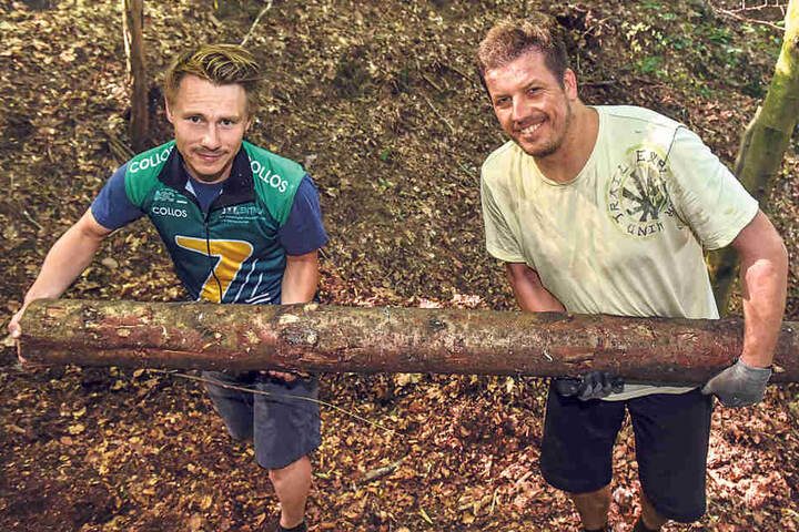 „Für ein gutes Miteinander“: Radler reparieren in Abstimmung mit dem
Sachsenforst unsere Heide.