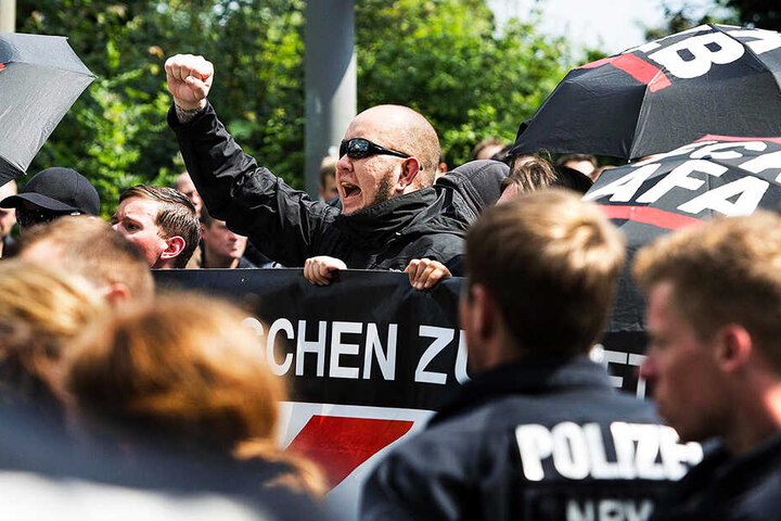 Neonazis wollen unter dem Motto "Tag der deutschen Zukunft" durch Chemnitz marschieren.