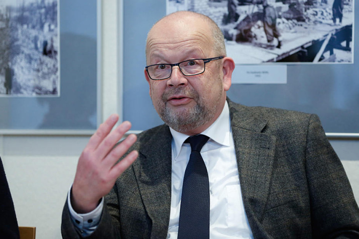 Frank Neubert (63) ist der Chef des Dresdner Standesamtes - und traut immer
noch selber.