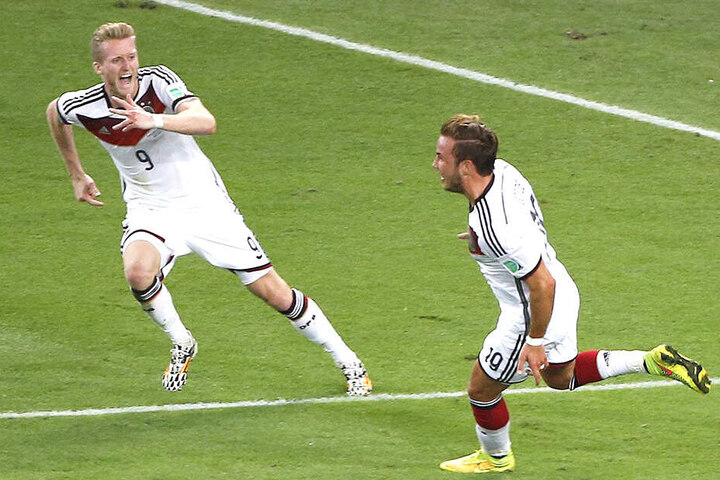 Verlängerung in Rio de Janeiro. Glücksgefühle bei André Schürrle und Mario Götze nach dem goldenen Tor.