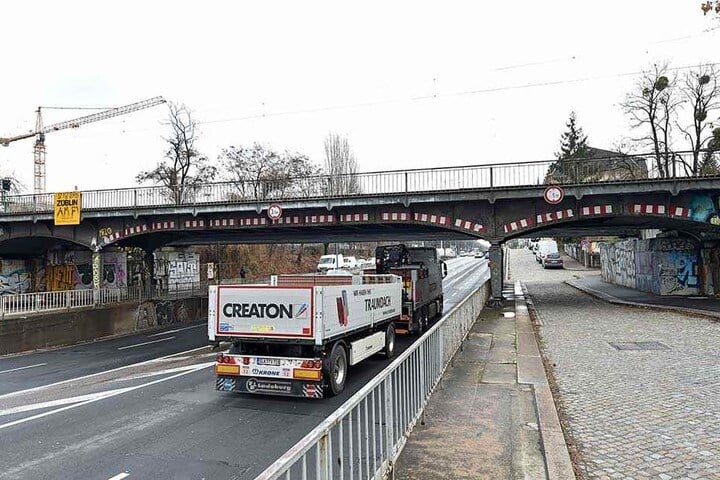 Eine Brücke soll den Dammweg hier über die Stauffenbergallee führen.