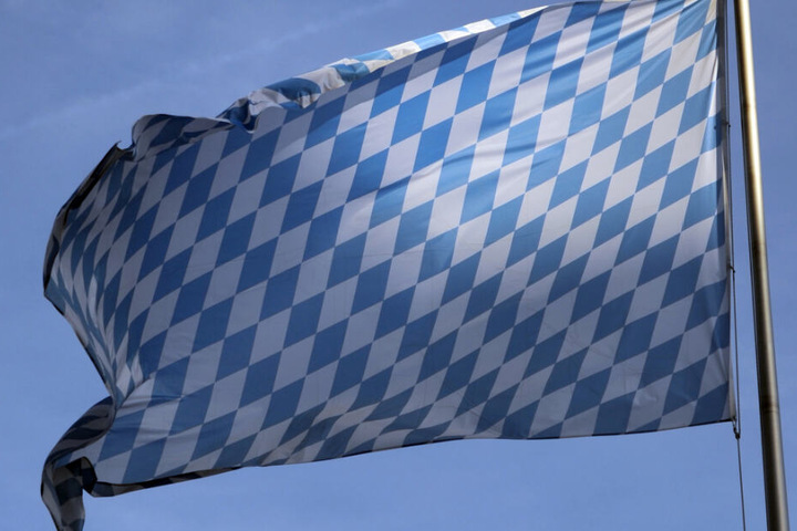 Der Mann stammt aus Niederbayern, besitzt aber ein anderes Auto-Kennzeichen. (Symbolbild)