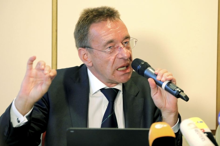 Rechtsanwalt Ulrich Dost-Roxin (58) erhob am Dienstag schwere Vorwürfe gegen die Ermittler.