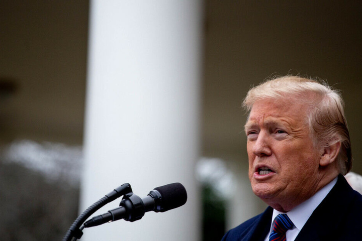 Donald Trump spricht nach einem Spitzentreffen zu den Medien.