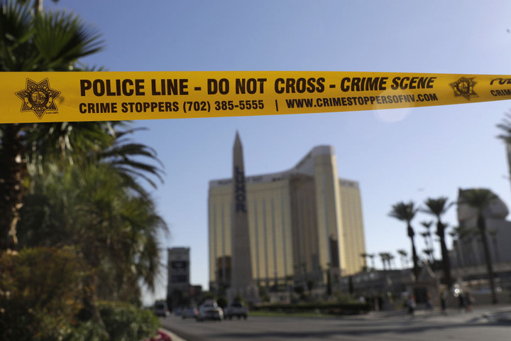 Vom 32. Stock des Mandalay Bay-Hotels schoss Paddock Dutzende Male in die Menschenmenge.