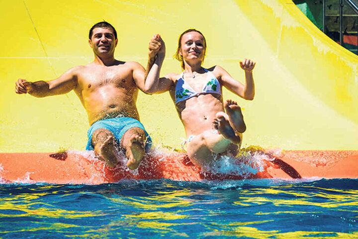 Im Freibad-Areal kann trotz der Arbeiten fröhlich gebadet werden.