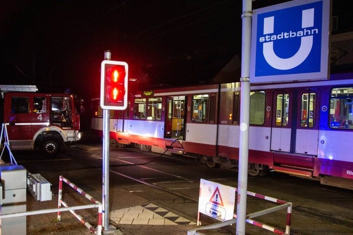 Das Unglück ereignete sich am Bahnübergang der Haltestelle "Landsknecht" in Meerbusch.