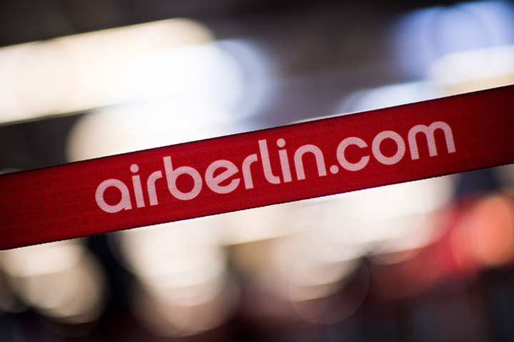 Da die Verhandlungen mit Easyjet ins Stocken kamen, will Air Berlin nun erneut mit Condor und Thomas Cook ins Gespräch kommen.