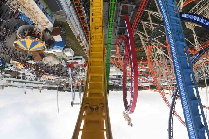 Achterbahn der Gefühle: Auf dem Oktoberfest sorgt nicht nur die Loopingachterbahn für Schmetterlinge im Bauch.