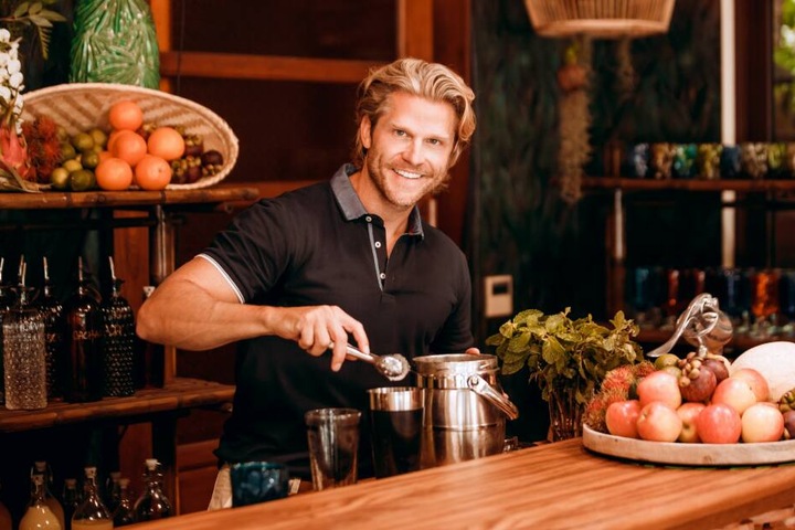 Ex-Bachelor Paul Janke (37) gibt in der neuen Staffel den Barkeeper.