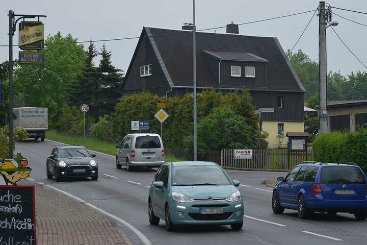 Die Verkehrsmengen auf der Bundesstraße nehmen zu - und an Tempo 50 halten sich auch längst nicht alle.