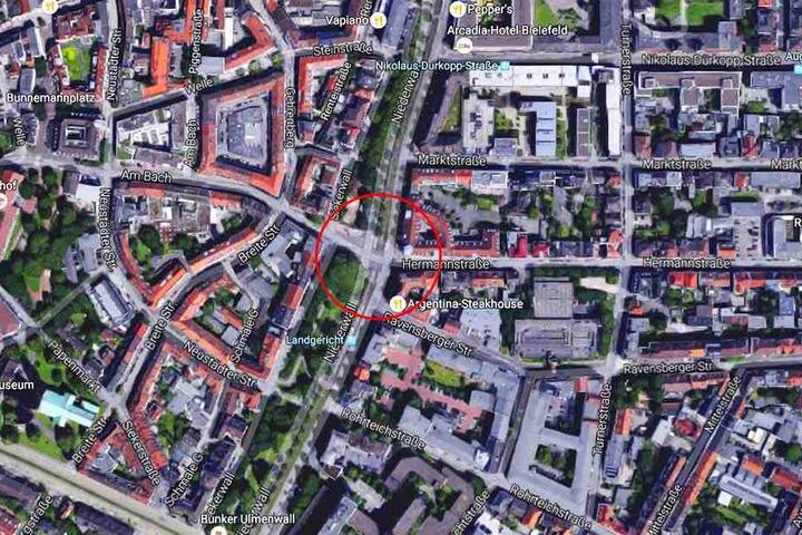 Die Kreuzung Hermannstraße/Am Bach über den Niederwall kann momentan nicht überquert werden.