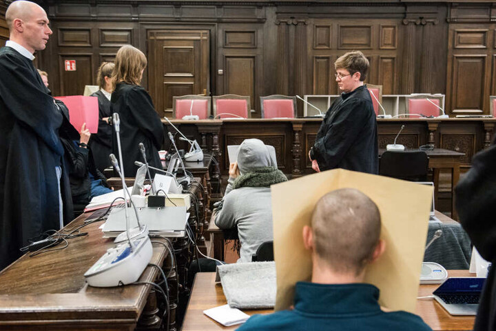 Eine Frau und zwei Männer sollen im Juli 2019 zum zweien Jahrestag der G20-Krawalle vier Brandanschläge in Hamburg geplant haben.