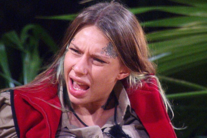 Toni Trips (22) hatte Danni die Meinung hinsichtlich ihres Verhaltens gegeigt. Kam jetzt bei Danni überraschenderweise nicht so gut an. Schließlich hätte sie Toni ja "geboren" können.