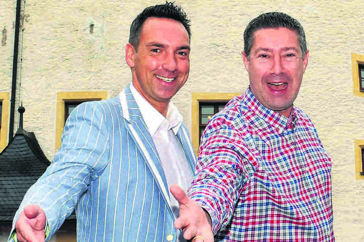 Tilo Kühl-Schimmel (43, l.) organisiert die Veranstaltung. In der Jury sitzt
unter anderem Tanz-Guru Joachim Llambi (52).